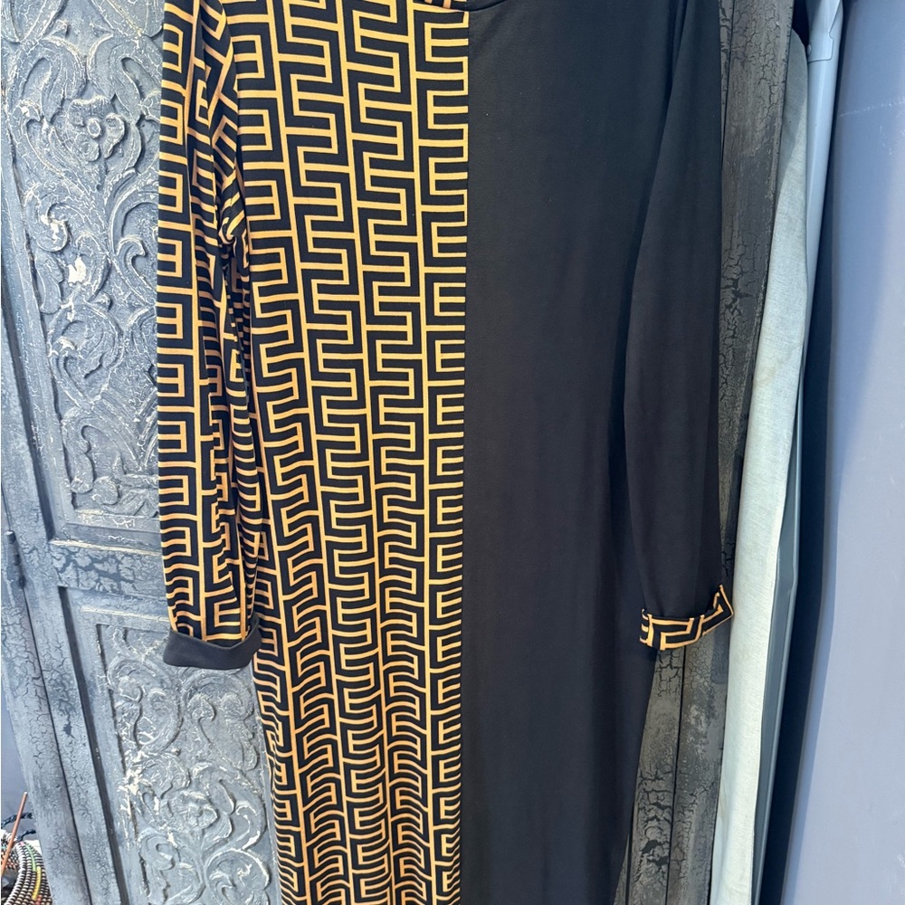 Elegant Black and Gold Geometric Dress
